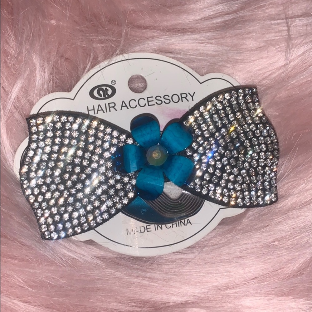 Blue flower clip